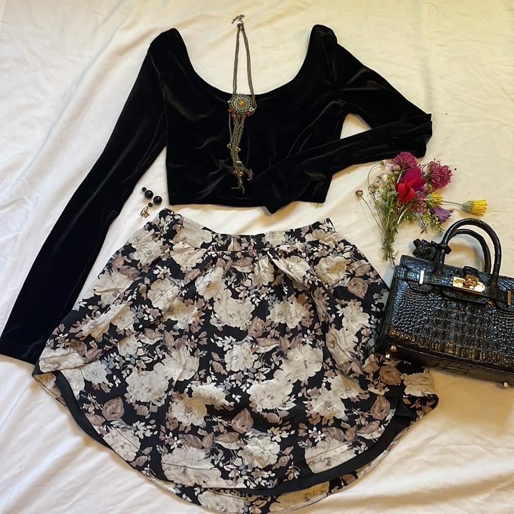 Anthropologie Myne by Ashley Ann Silk floral Mini Skirt size 2